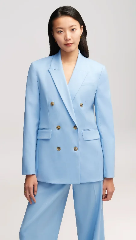 Fashion pieces that complement every woman’s style Double-Breasted Blazer in Seasonless Wool | Sky Fashion pieces that complement every woman’s style Double-Breasted Blazer in Seasonless Wool | Sky